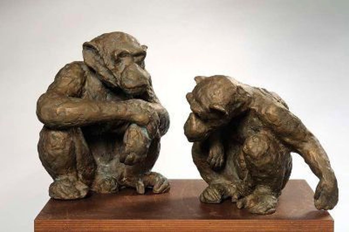 Üks oksjonile minevatest töödest - Elna Elisabeth Christianseni pronkskuju «Šimpansid».