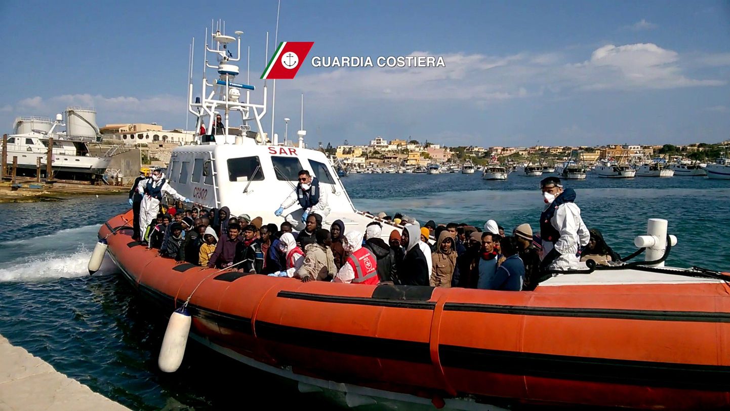 Põgenikud Lampeduse saarele jõudmas.