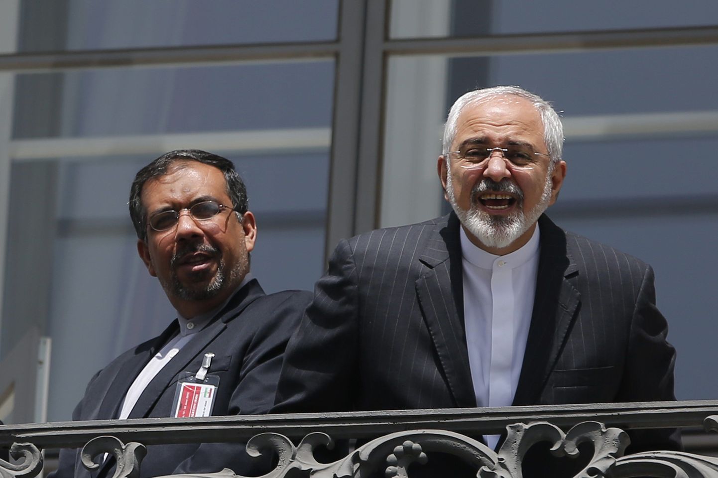 Iraani välisminister Mohammad Javad Zarif ajakirjanikega suhtlemas.