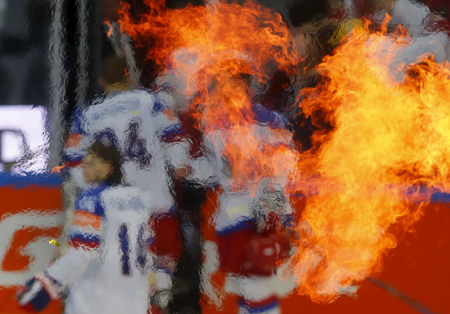 ЧМ-2015: хоккеисты сборной России покидают площадку, не дожидаясь окончания церемонии награждения.