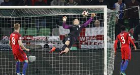 Inglased on vaimustuses: Joe Hart tegi imelise tõrje