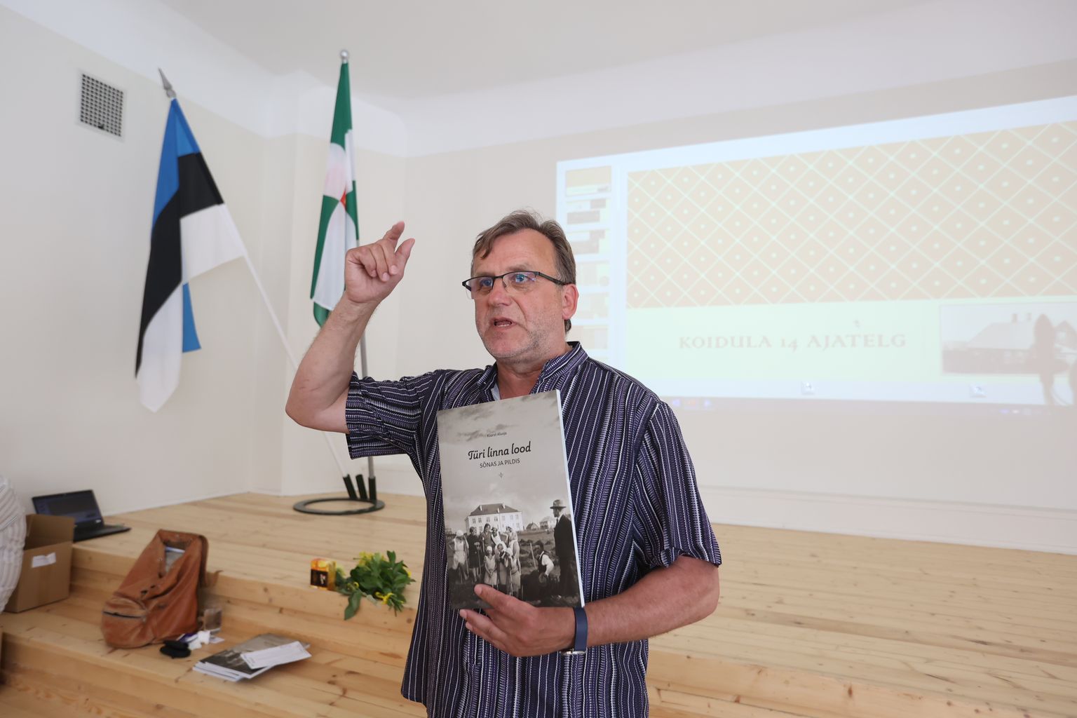 Kaarel Aluoja raamatu «Türi linna lood sõnas ja pildis» esitlus.