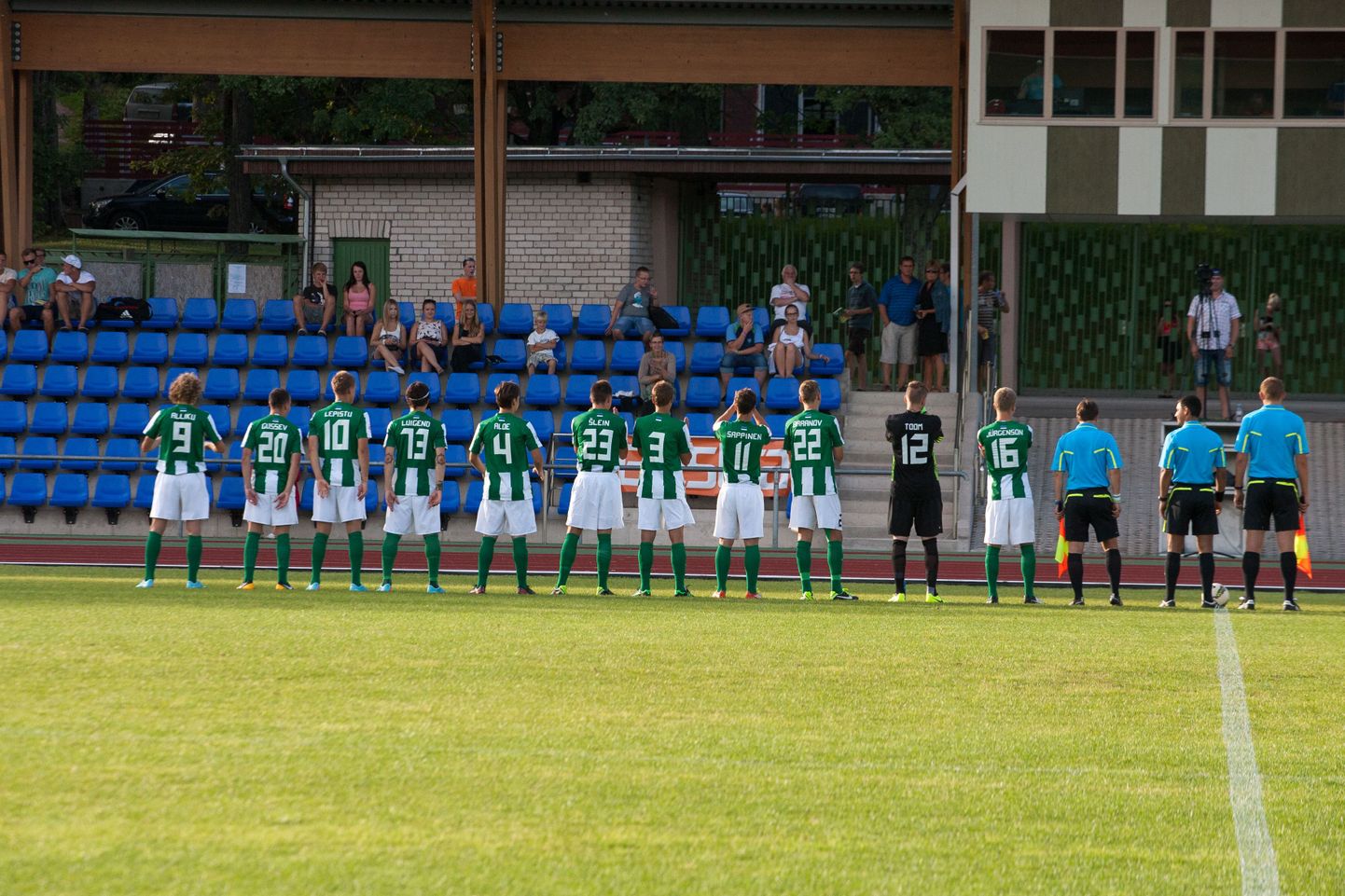 FC Flora meeskond enne mängu Viljandi klubiga.