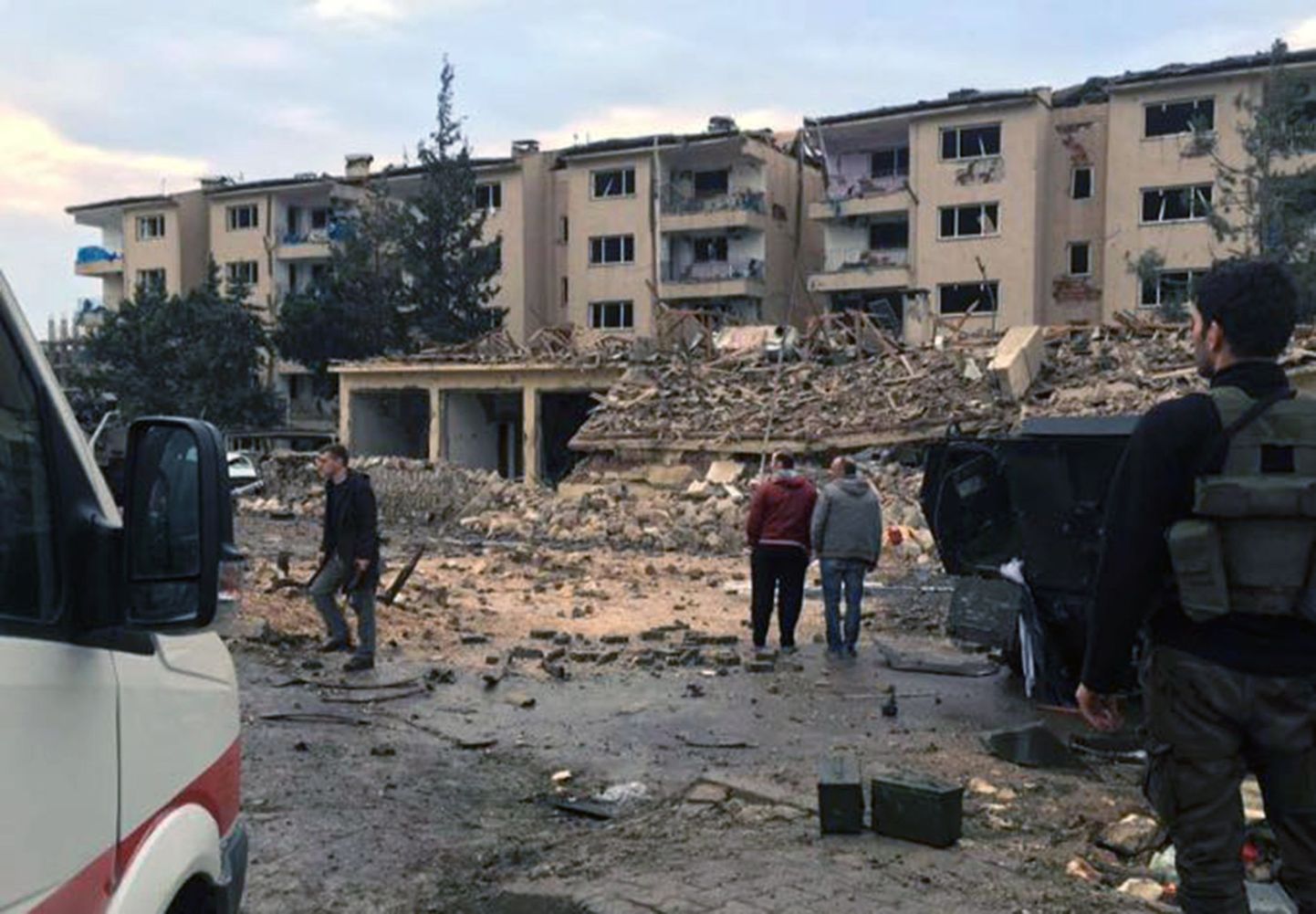 Tänane pommiplahvatuspaik Nusaybinis.