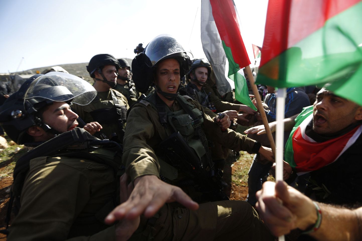 Läänekaldal puhkes täna rüselus, kus sõdurid tapsid ühe Palestiina aktivisti.