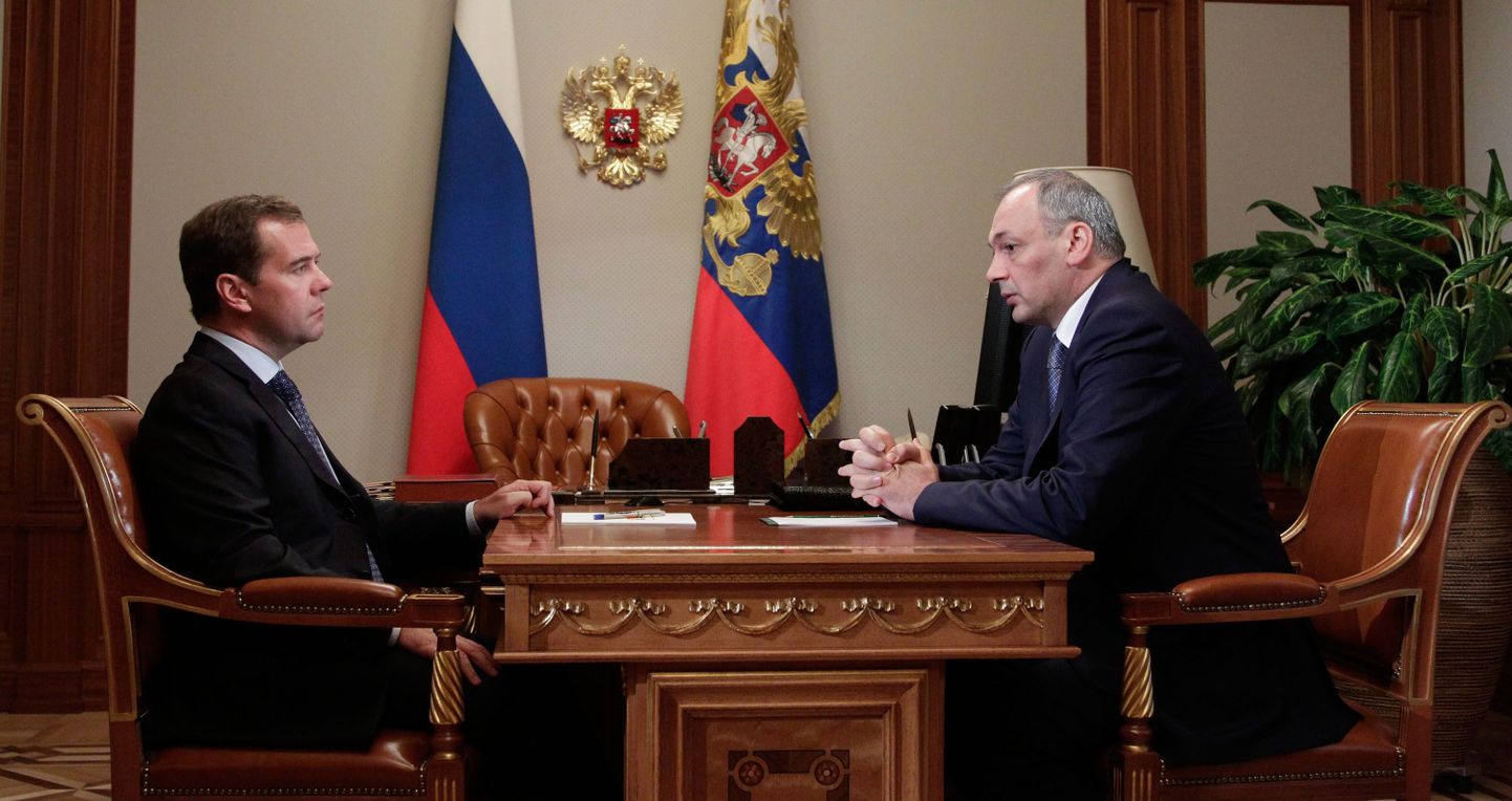 President Dmitri Medvedev (vasakul) vestleb Dagestani liidri Magomedsalam Magomedoviga.