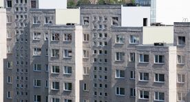 Почему услуги маклера оплачивает наниматель квартиры? Законно ли это?