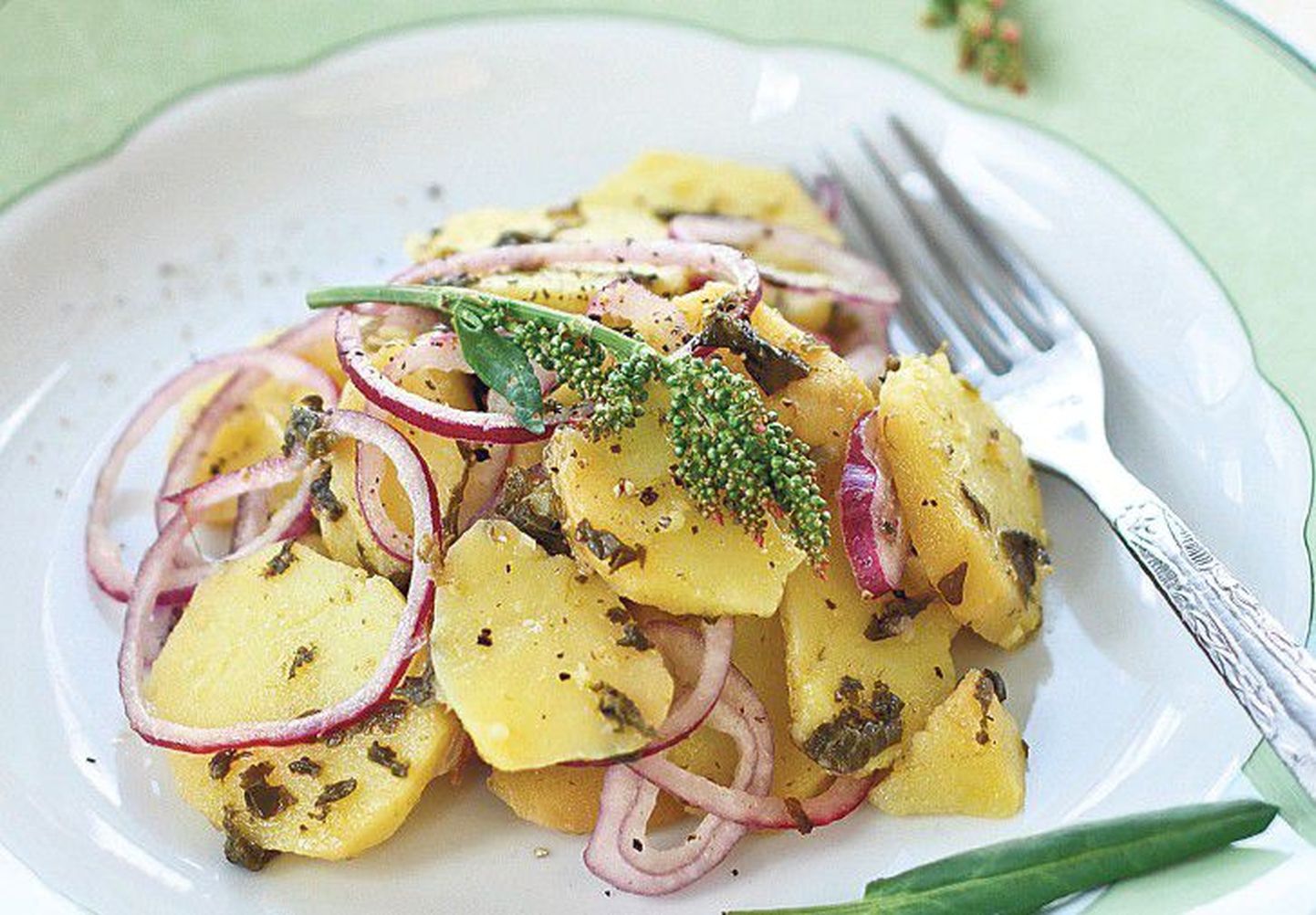 Мари-Лийс Иловер предлагает приготовить картофельный салат на немецкий манер — со щавелем.