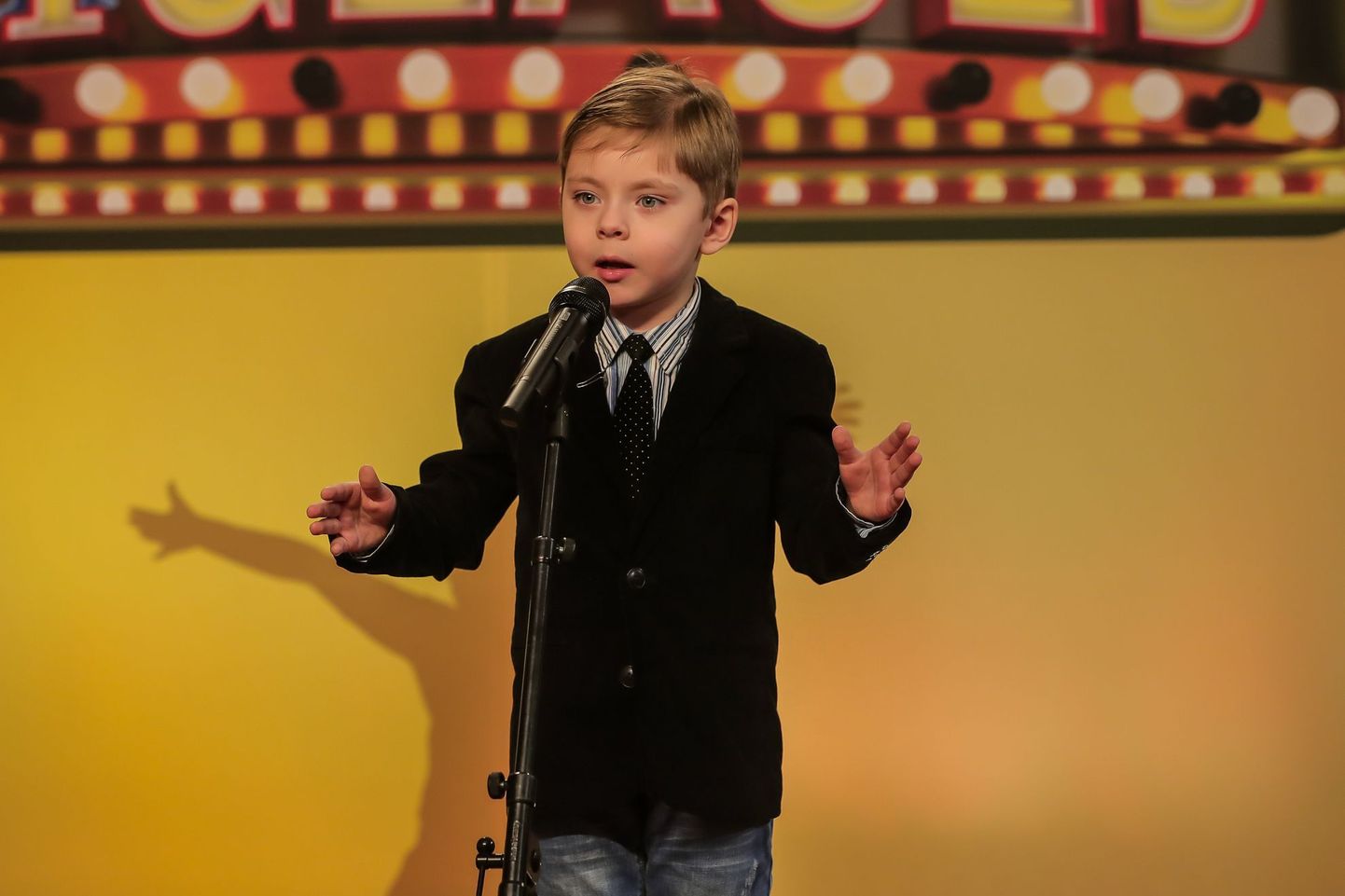 Hoolimata sellest, et ta on vaid nelja-aastane, jätkus Oliver Kõvaskil pikast võttepäevast hoolimata esinemisjulgust ja sära küllaga.