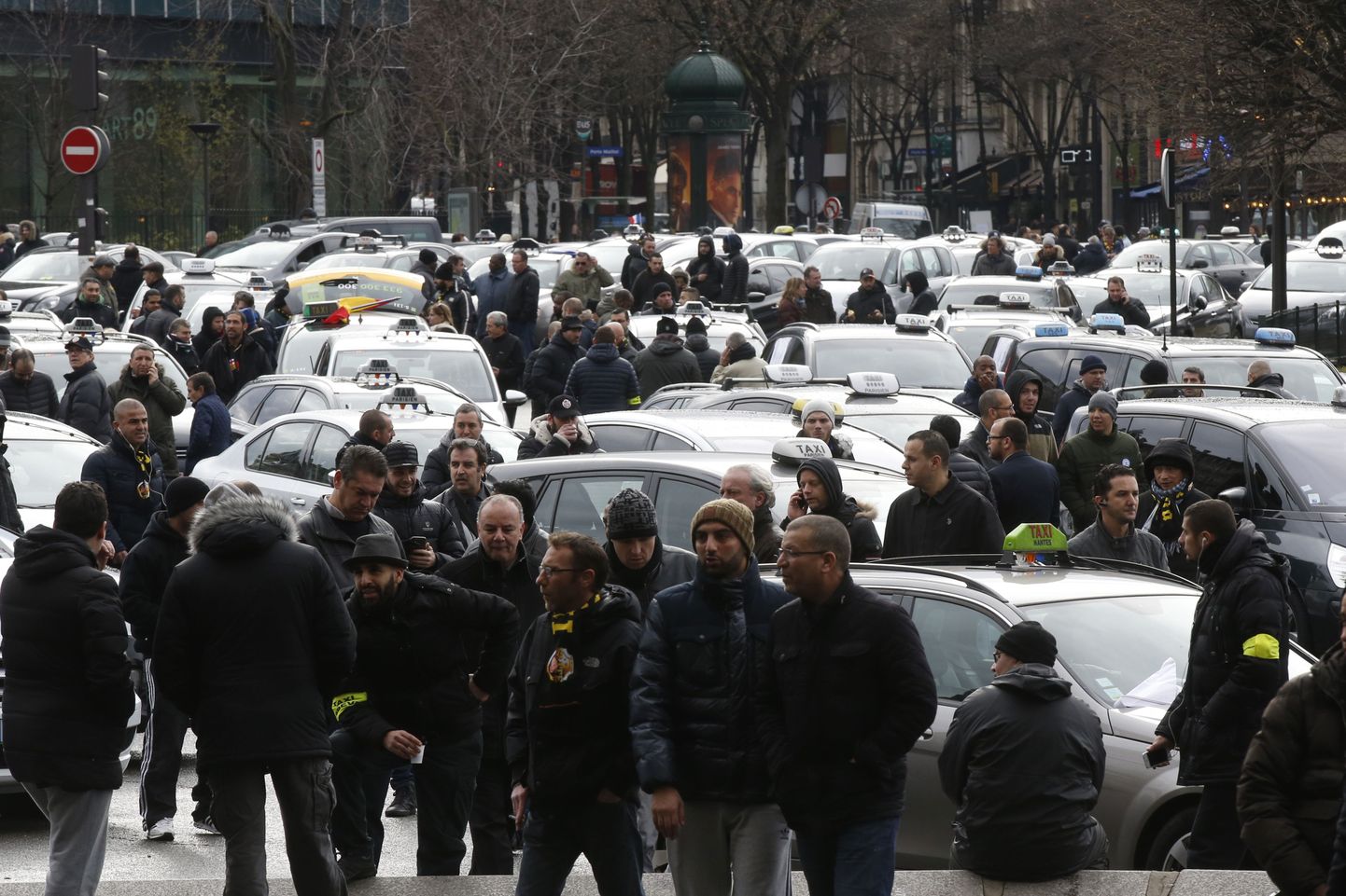Uberi vastu protestivad taksojuhid täna Pariisis.