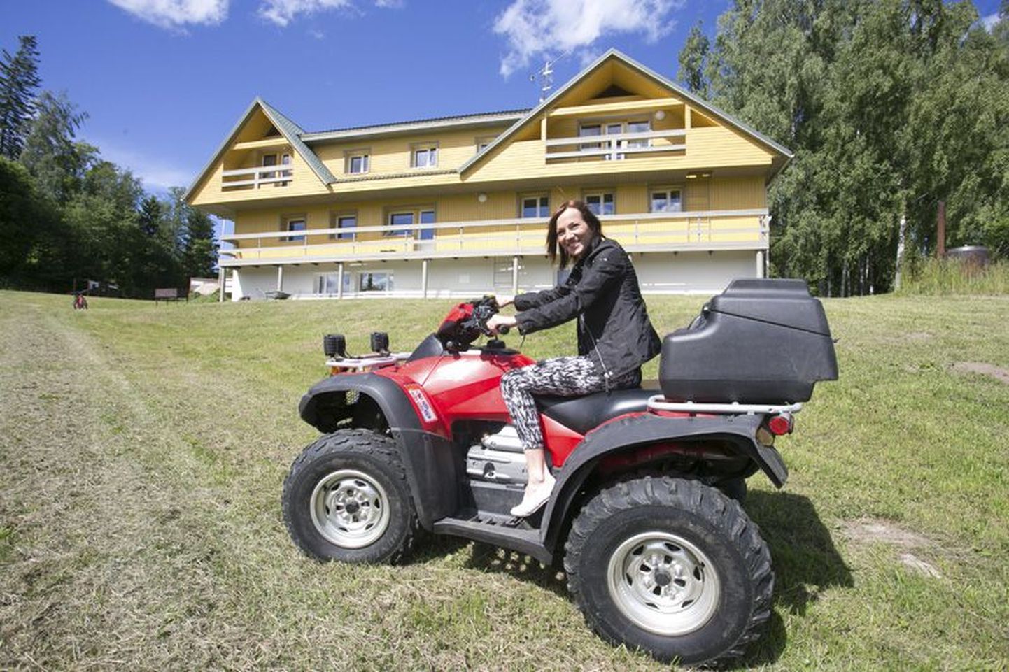 Mõedaku spodibaasi uus juhataja Kristiina Tänavots tegeleb ekstreemspordiga ja on ATV-matkadel instruktor.