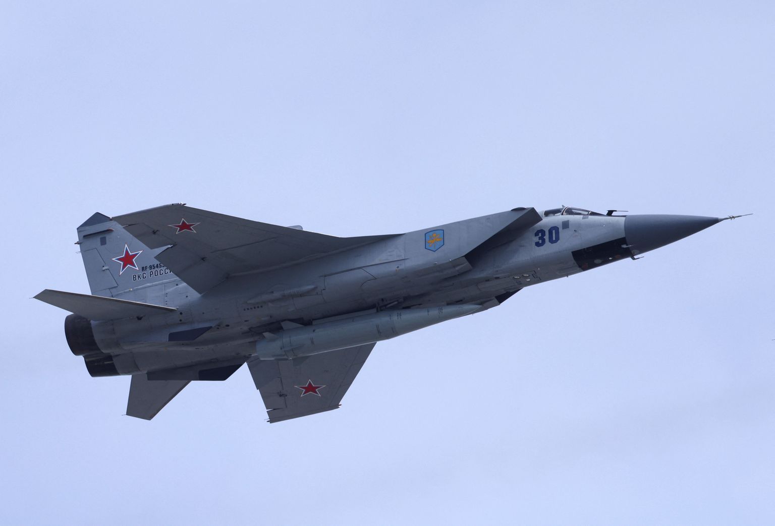 МиГ-31 с гиперзвуковыми ракетами «Кинжал».