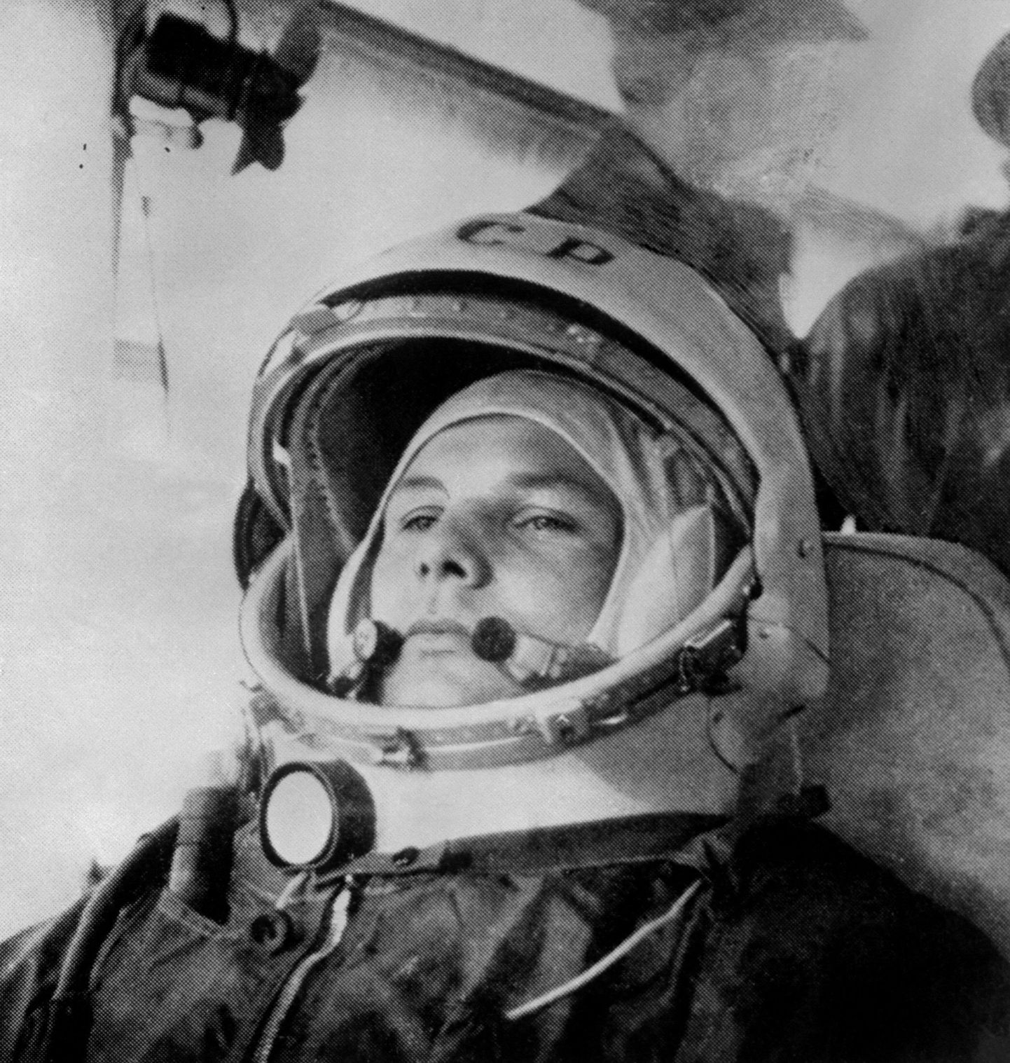 Юрий Гагарин перед полетом в космос 12 апреля 1961 года.