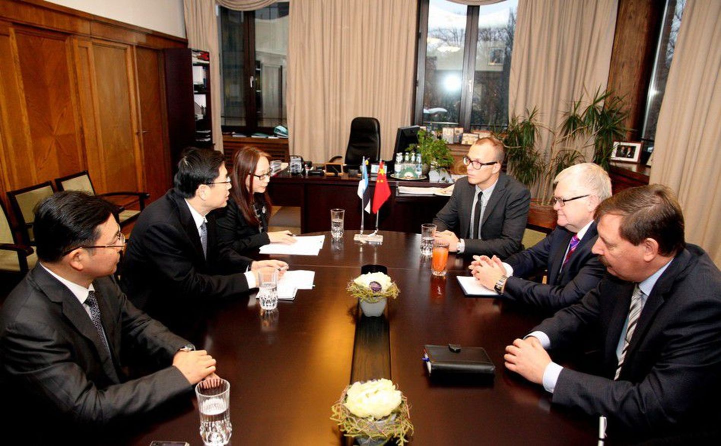 Edgar Savisaar ja abilinnapea Taavi Aas kohtusid Hiina Rahvavabariigi Chengdu linna delegatsiooniga
