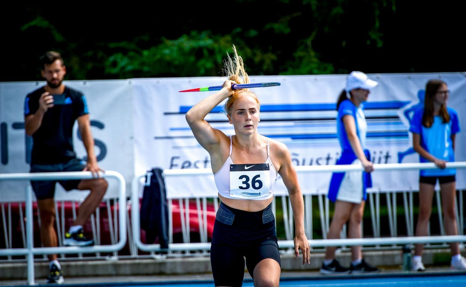 Viljandimaalt pärit Audentese spordiklubi esindav Gedly Tugi võitis Eesti karikavõistlustel naiste odaviskes tulemusega 57.15 esikoha.