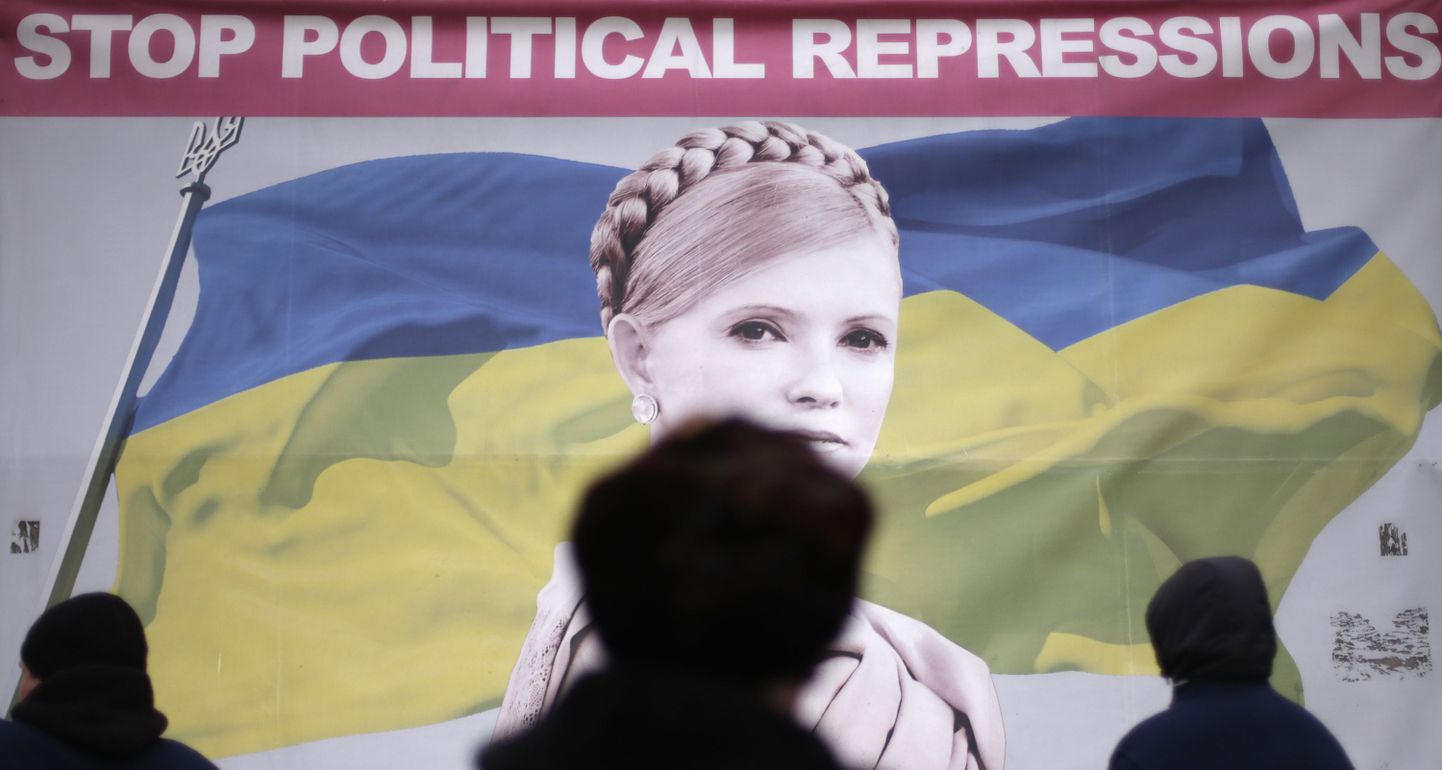 Protestijad eile Kiievis Iseseisvuse väljakul koos Julia Tõmošenko pildiga.