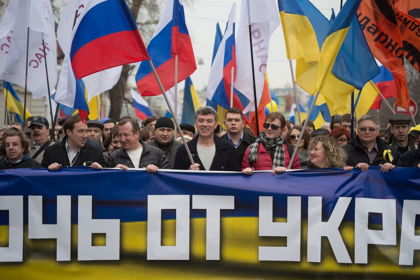 Марш против вторжения России в Крым, проходящий в Москве 15 марта 2014 года.