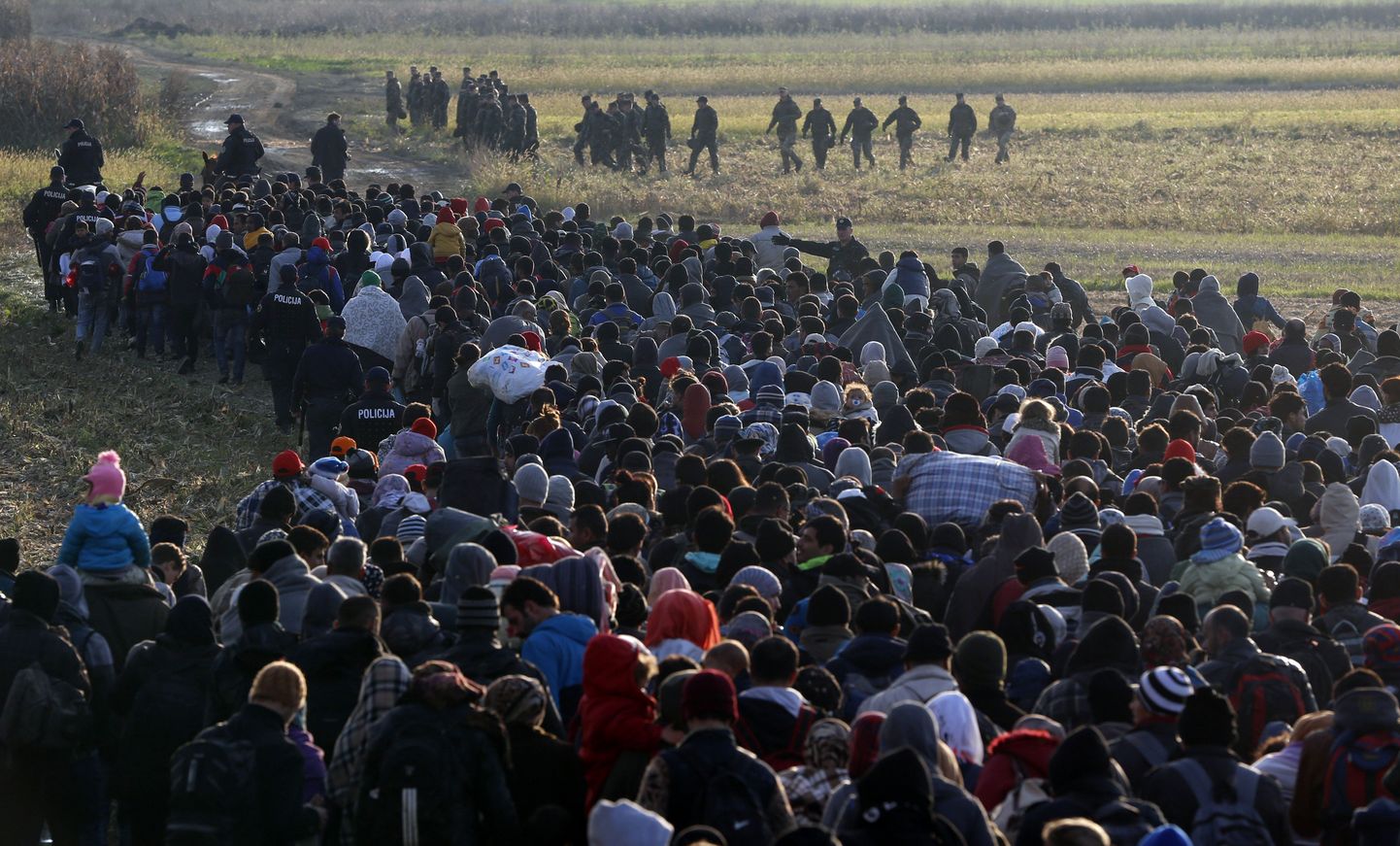 Беженцы на границе Хорватии и Словении.