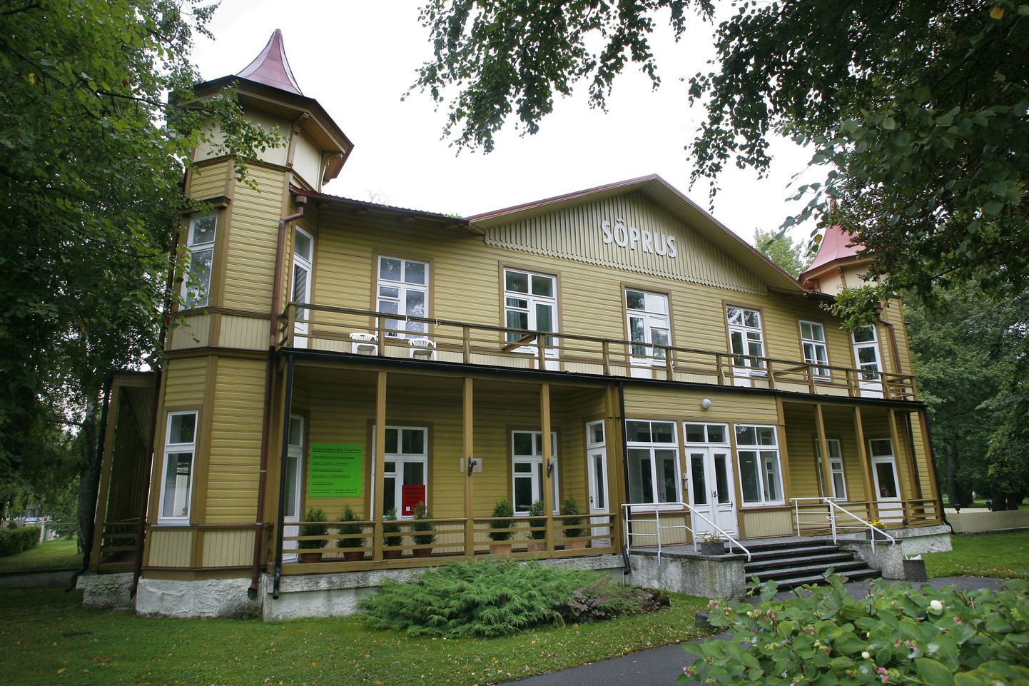 Taastusravikeskusele Sõprus kuuluv puitvilla Pärnus.