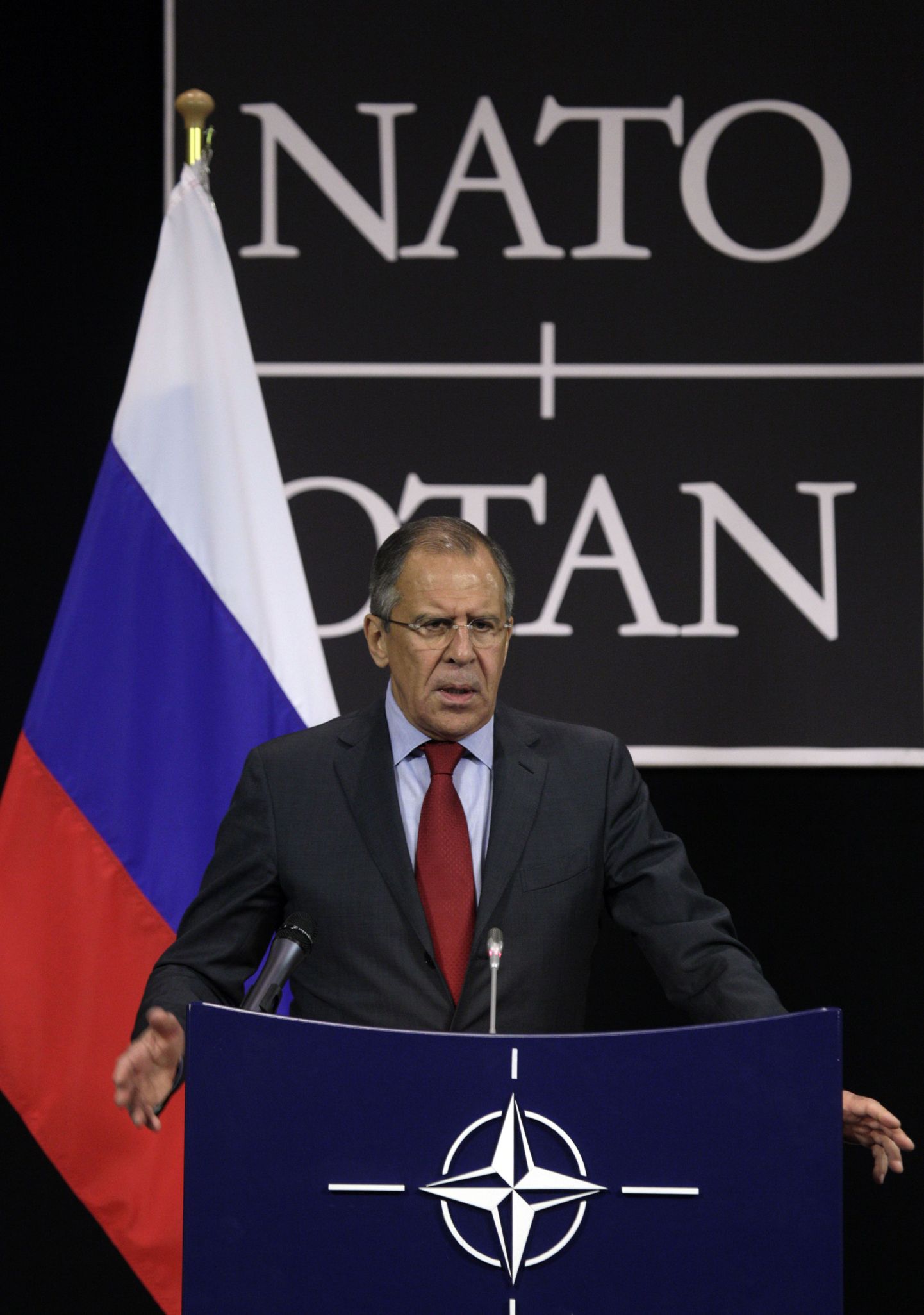 Venemaa välisminister Sergey Lavrov 2012. aastal sõna võtmas NATO-Venemaa nõukogu istungil