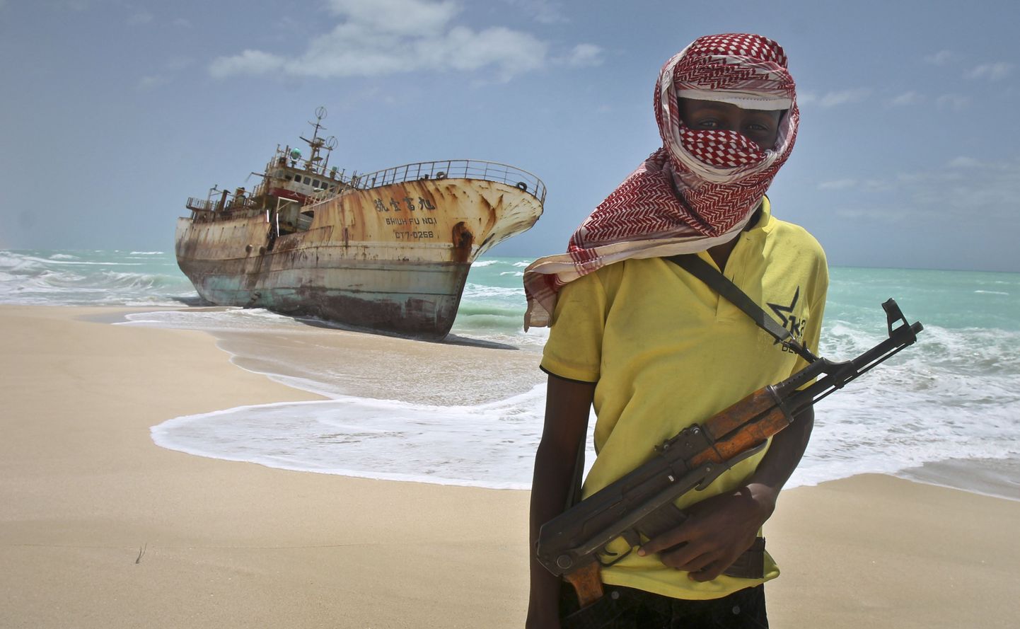 Так выглядит сомалийский пират. Его лучше рассматривать на картинке.