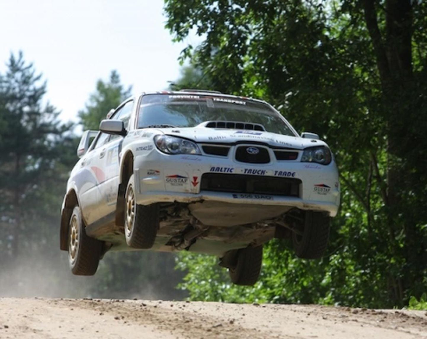 Subaru Imprezal kihutavad Egon Kaur ja Erik Lepikson otsustasid end Suurbritannias autoralli maailma eliitseltskonnas proovile panna.