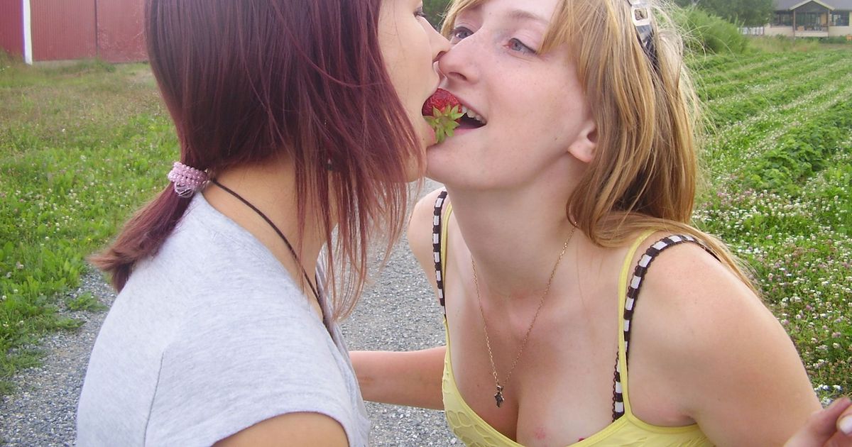 Amateur lesbian eating out pictures