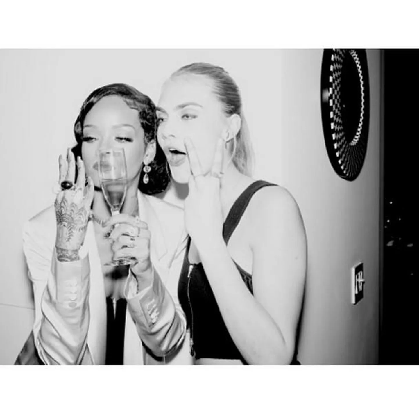 Rihanna koos modelli Cara Delevingne'ga