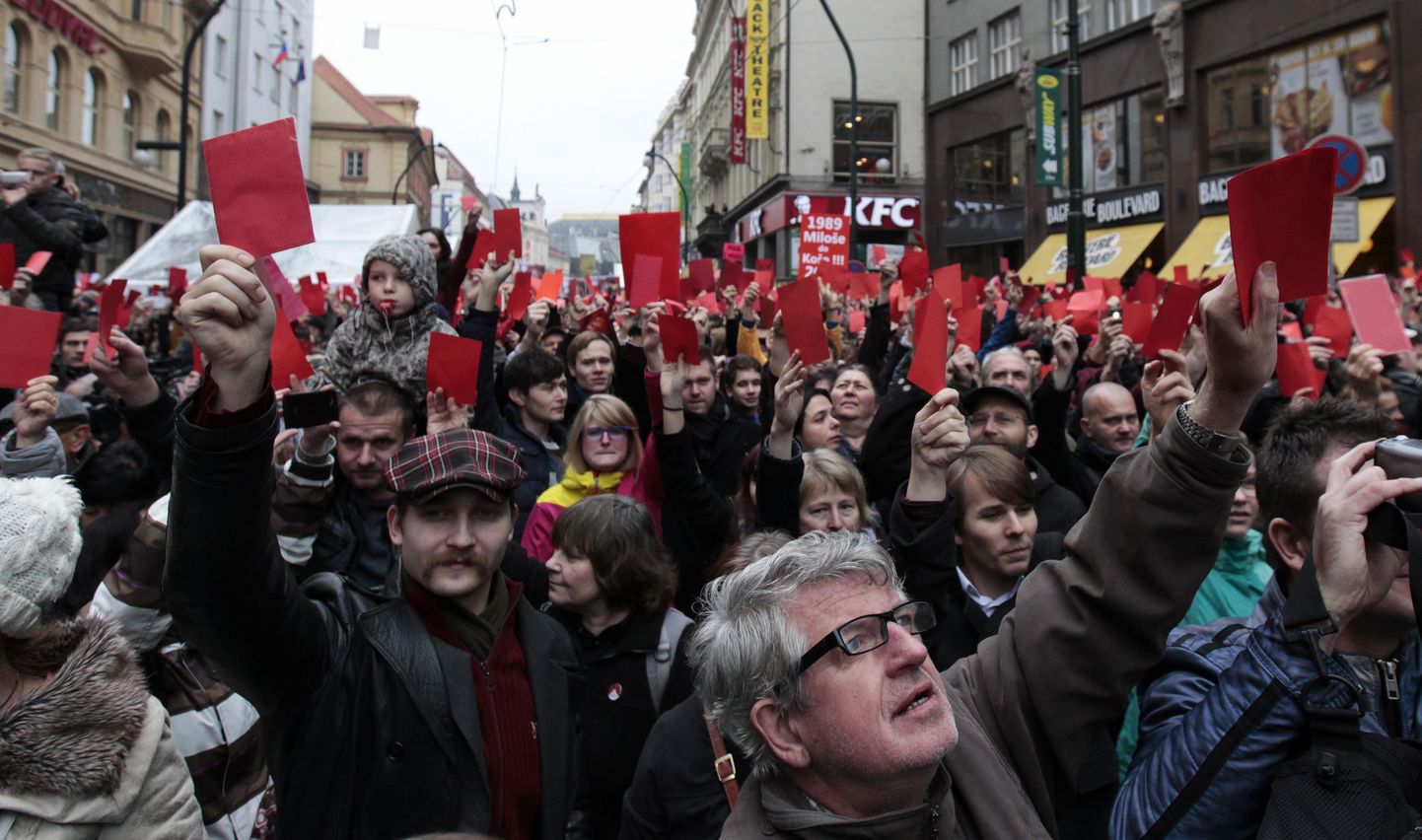 Meeleavaldajad Tšehhi presidendi Milos Zemani vastu 2014. aastal meelt avaldamas.