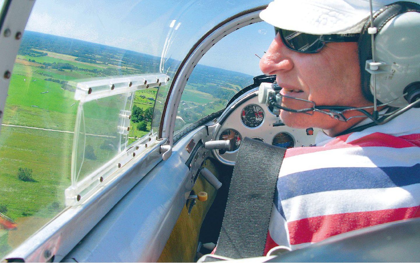 Nii me lendasime kahekohalises mootoriga purilennukis – piloot Andres Peet ees ja Postimehe ajakirjanik tema taga.