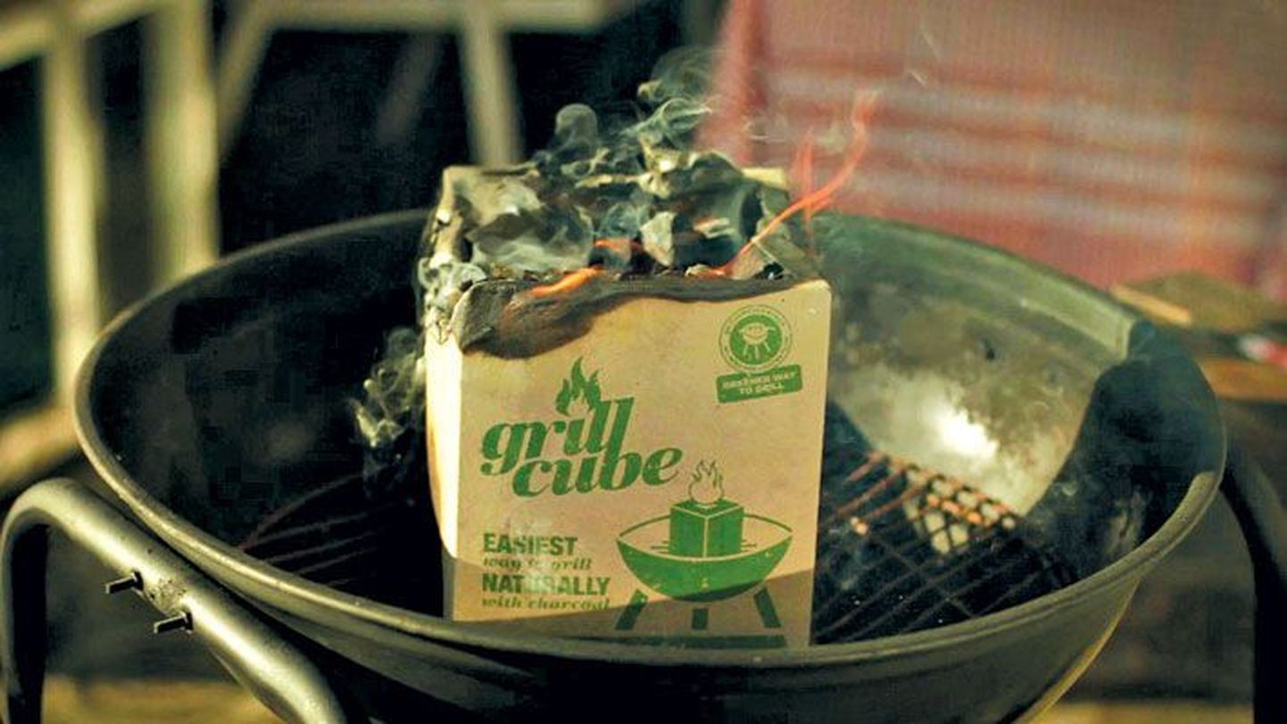 Grillimiseks tuleb Grillcube’i põhjas asuv taht süüdata ning panna kuubik grillimisalusele, kus see põleb 
kümne minutiga grillimiseks kasutatavateks süteks.