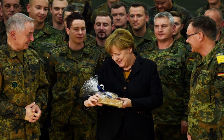 Merkel ja Saksa sõjaväelased möödunud nädalal Saksamaal Leeris.