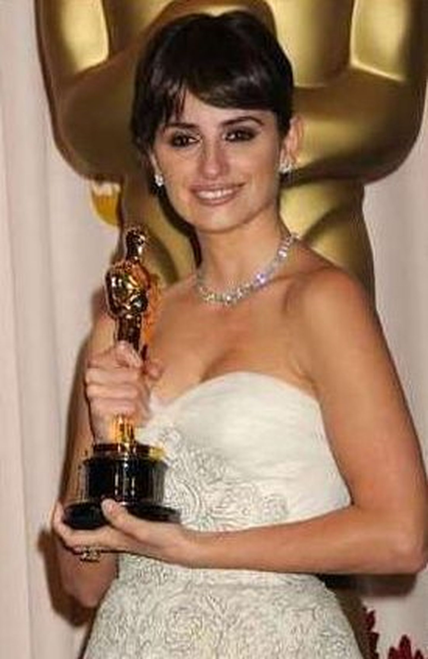 Penelope Cruz võitis naiskõrvalosa Oscari