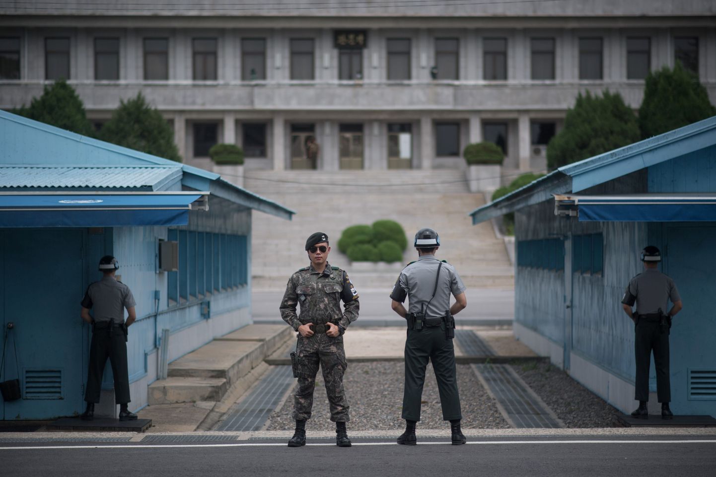 Lõuna-Korea sõdurid Panmunjomi piiriposti juures.