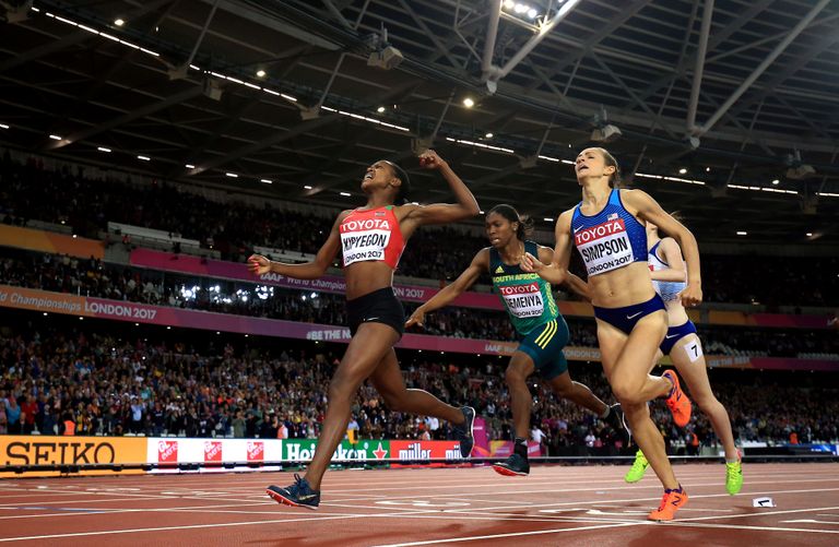 Londoni MMi naiste 1500 meetri jooks: võitja oli Keenia Faith Kipyegon, teine oli USA Jennifer Simpson ja kolmas Lõuna-Aafrika Vabariigi Caster Semenya