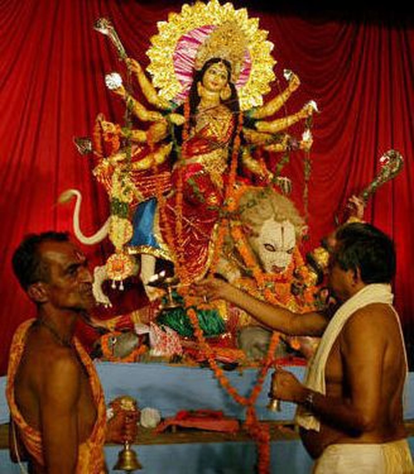 India transvestiidid saavad kehastuda hindu armastusjumalannaks
