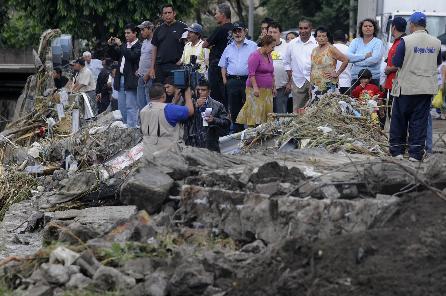 Lähenev orkaan on nõudnud El Salvadoris 54 inimese elu.