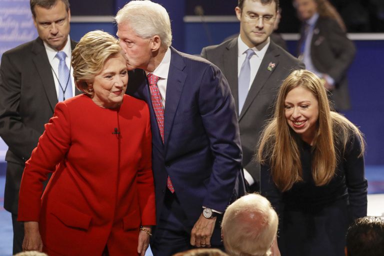 Publiku hulgas olid loomulikult ka endine USA president Bill Clinton ja nende tütar Chelsea Clinton... 