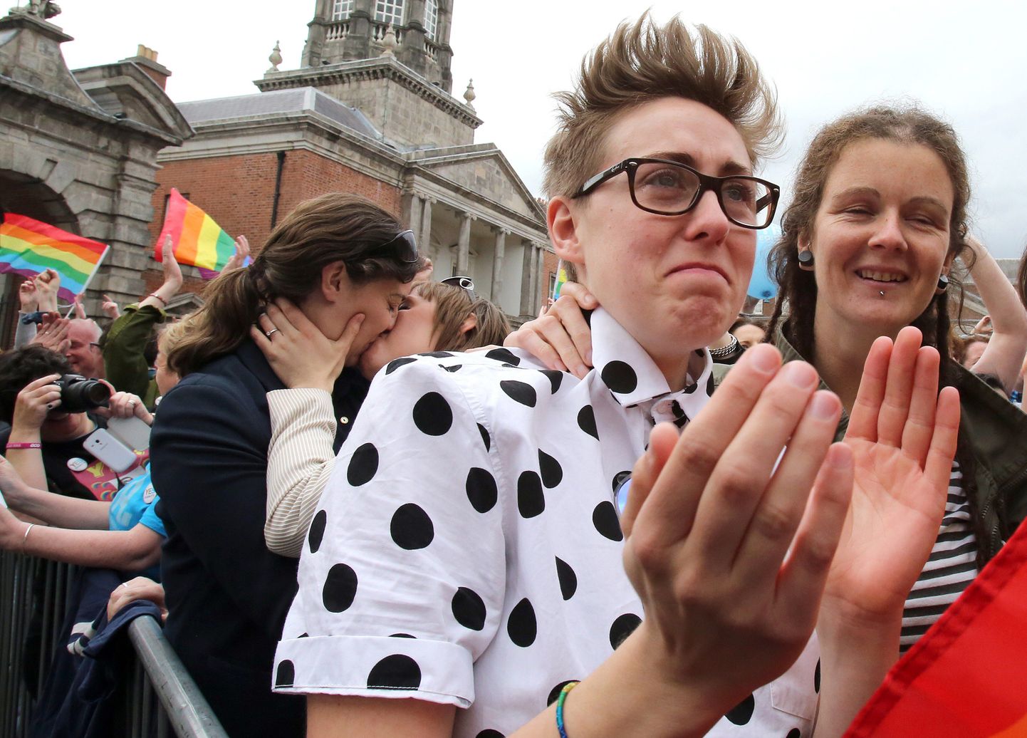 Samasooliste abielu toetajad maikuus referendumitulemusi tähistamas.