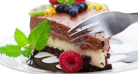 Красивый и вкусный творожный торт без выпечки. Превосходный десерт на праздничный стол!