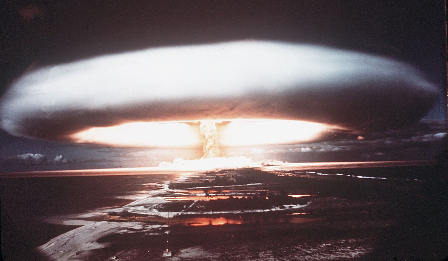 Tuumapommi katsetus ja tuumaseen Vaikse ookeani Mururoa atollil
