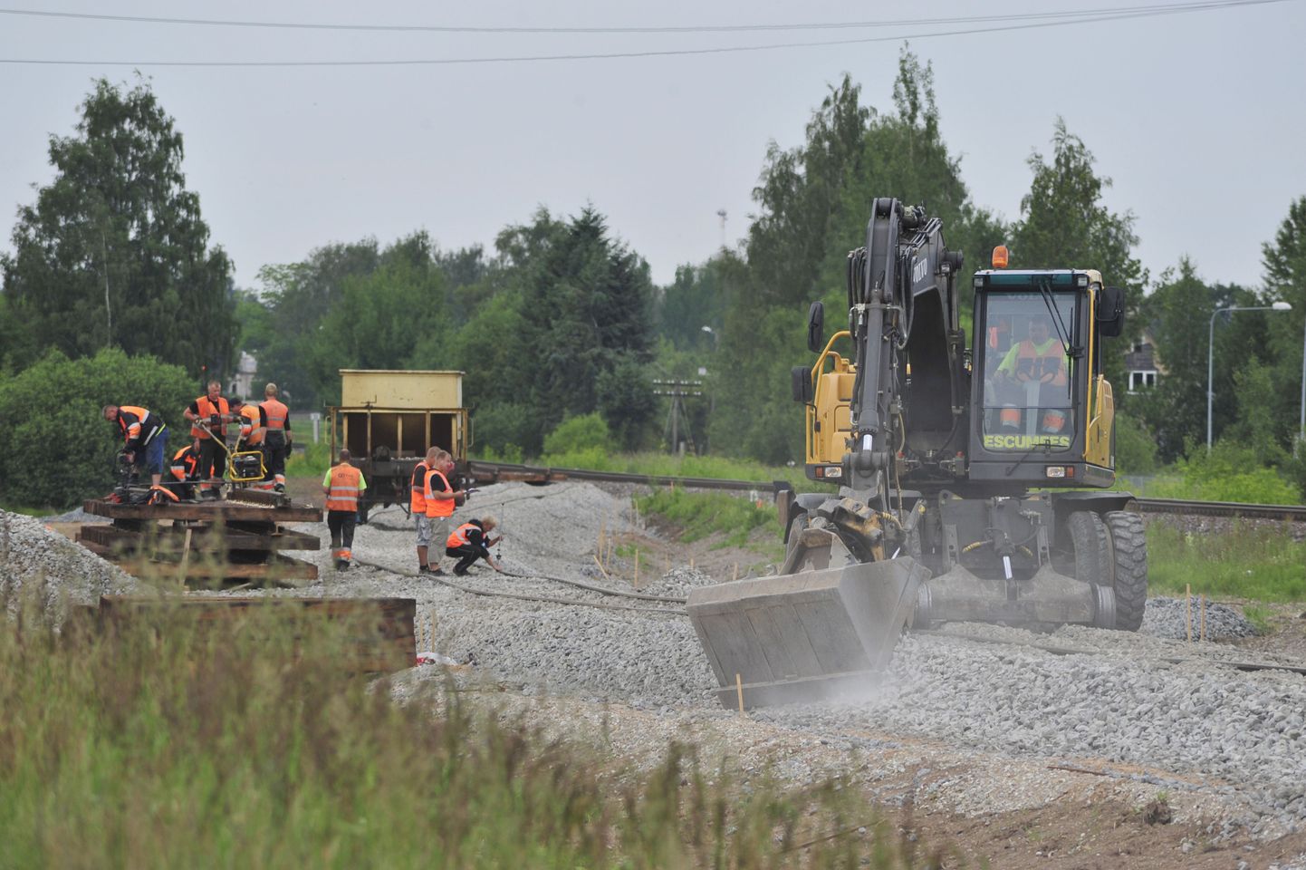 Idaringtee ehitus nõuab ka raudteeliikluse ümberkorraldamist. Valmib ajutine ümbersõidutee.