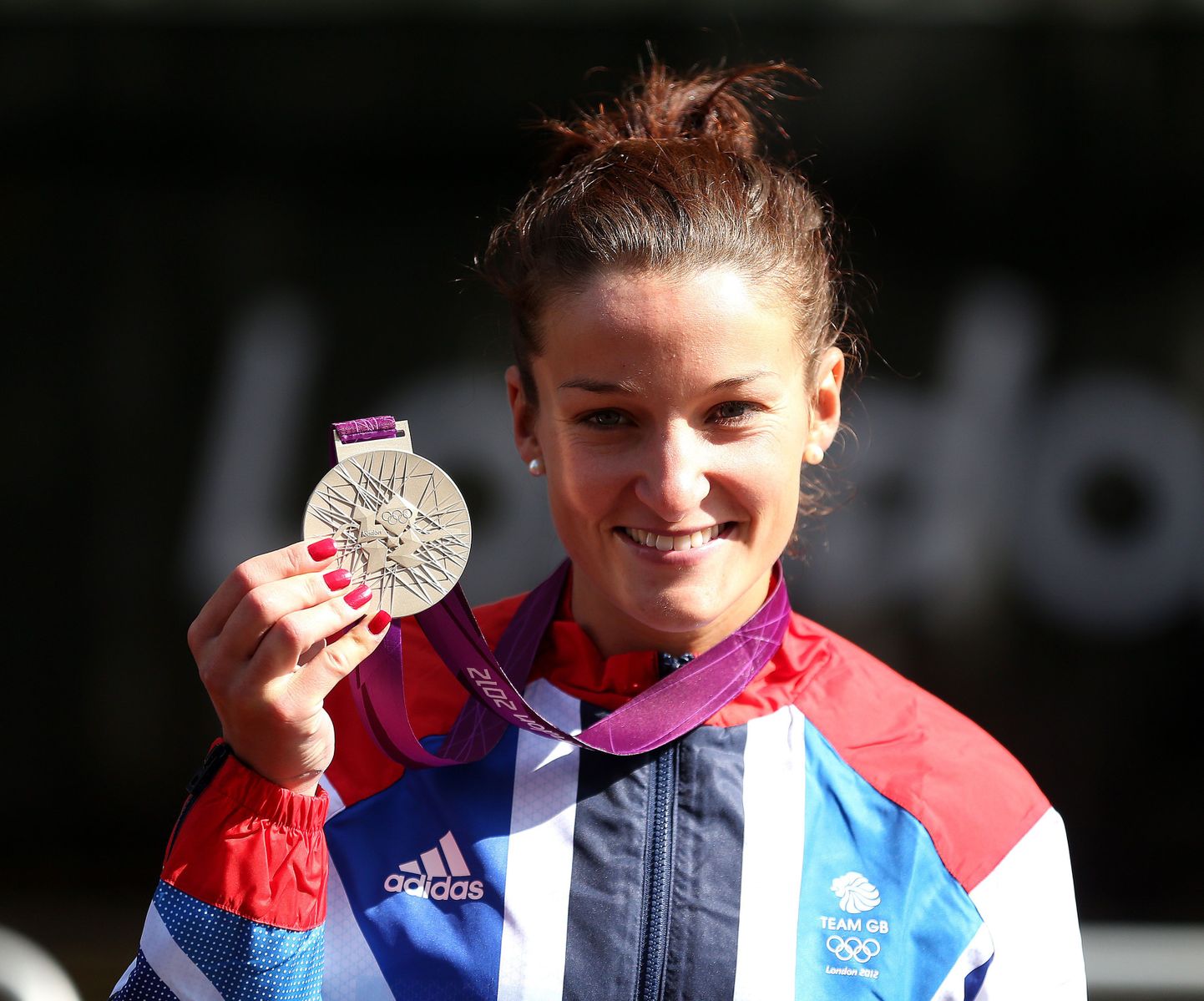 Lizzie Armitstead hõbemedaliga 2012. aasta Londoni olümpiamängudel.