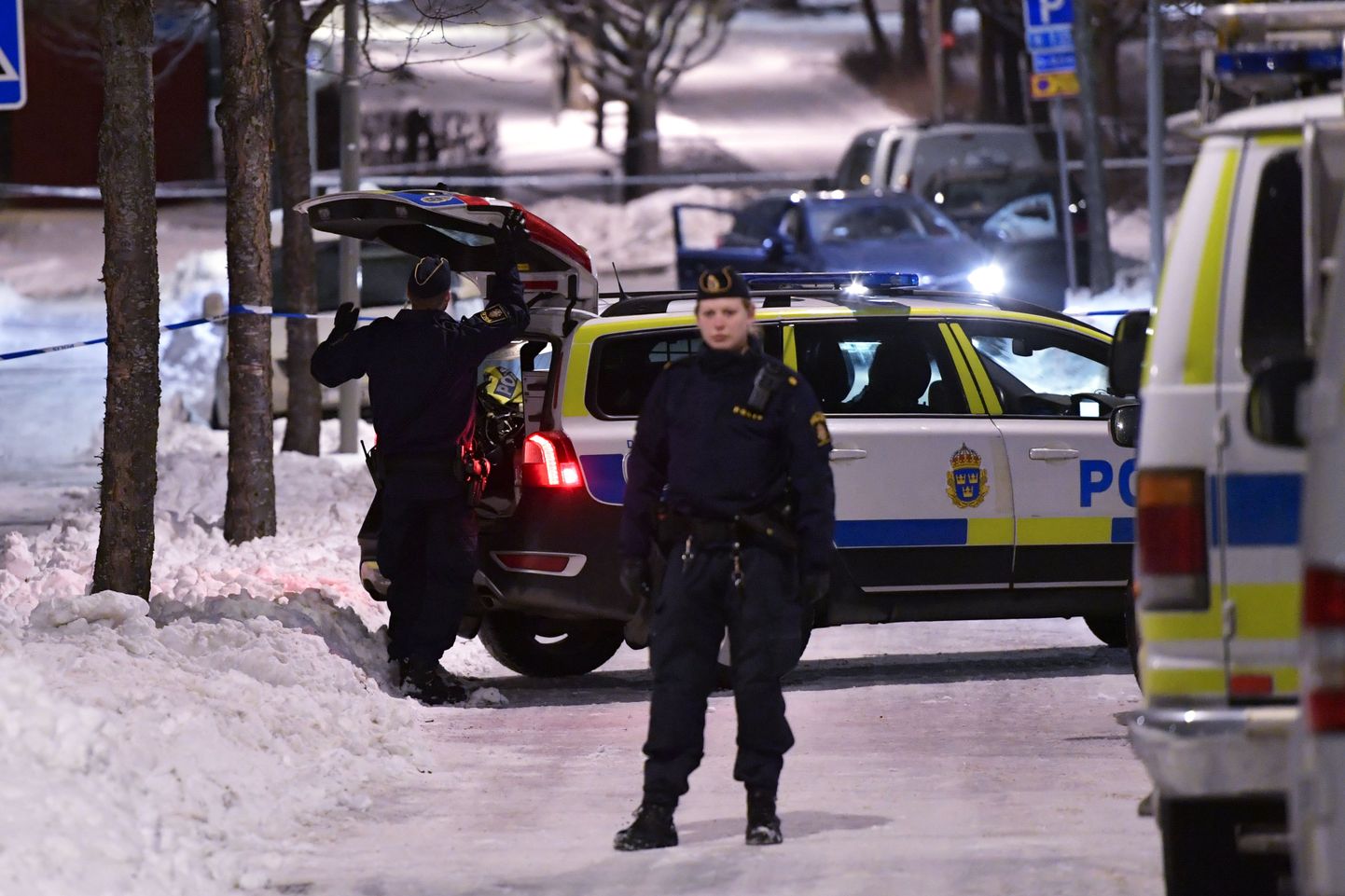Rootsi politseinikud pealinna Stockholmi eeslinnas Kistas.