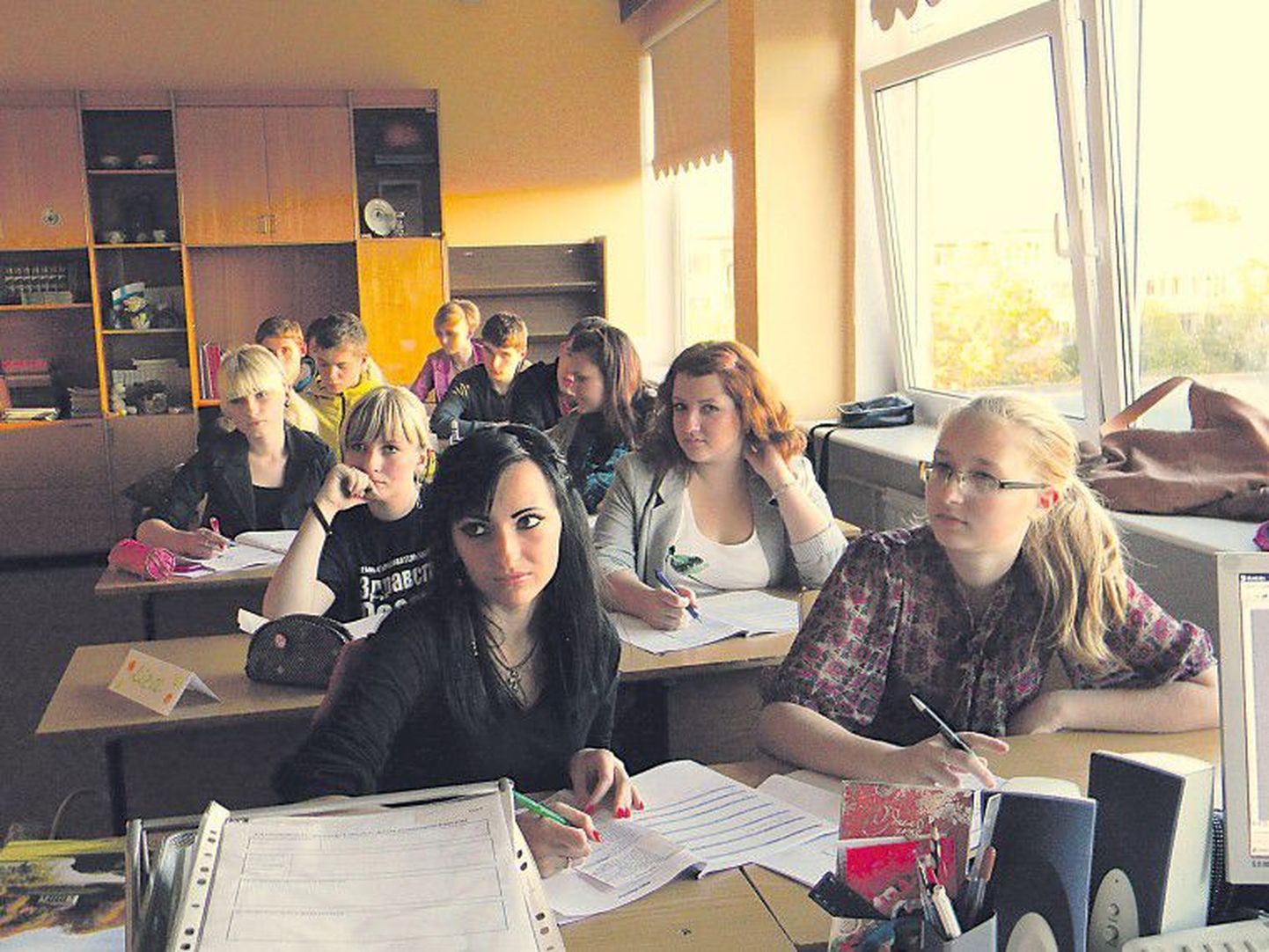 Учащиеся подготовительных курсов Академии МВД на занятиях по эстонскому языку в здании Солдинаской гимназии.