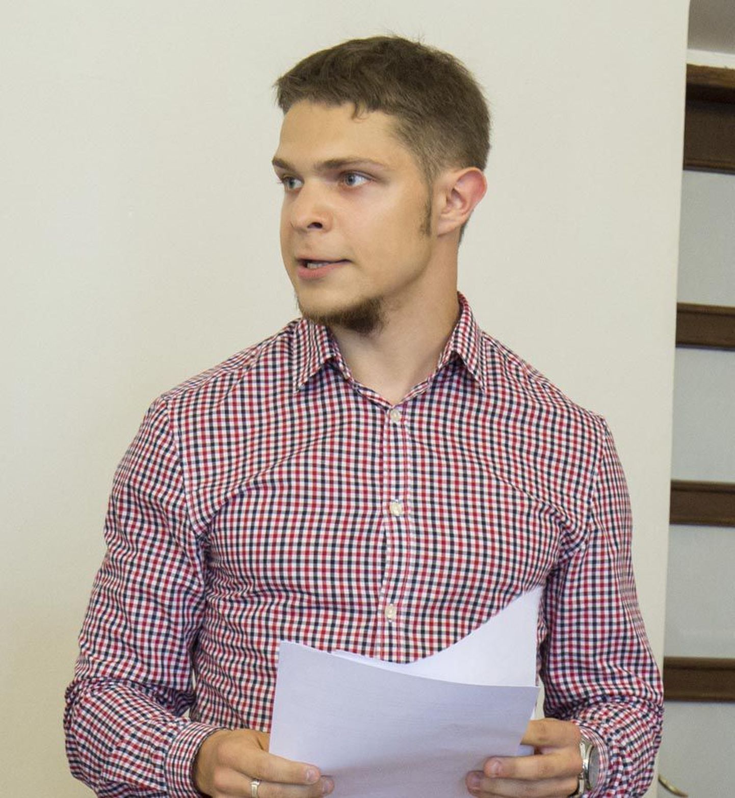 Viljandi gümnaasiumis õpetajaametit pidav 25-aastane Juhan-Mart Salumäe on volikogu suurima opositsioonijõu Sotsiaaldemokraatliku Erakonna fraktsiooni juht.