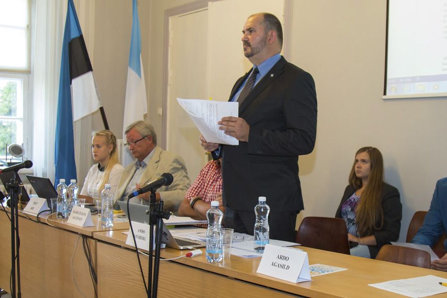 Viljandi linnapea Ando Kiviberg vastas opositsiooni küsimustele.