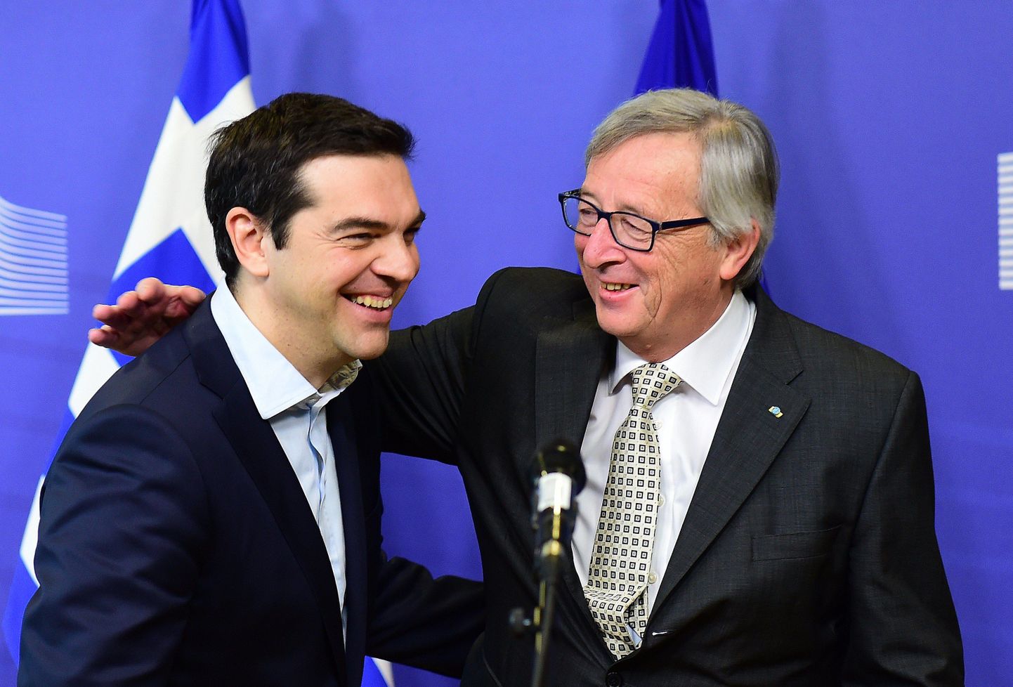 Kreeka peaminister Alexis Tsipras (vasakul) kohtumas Brüsselis Euroopa Komisjoni juhi Jean-Claude Junckeriga.