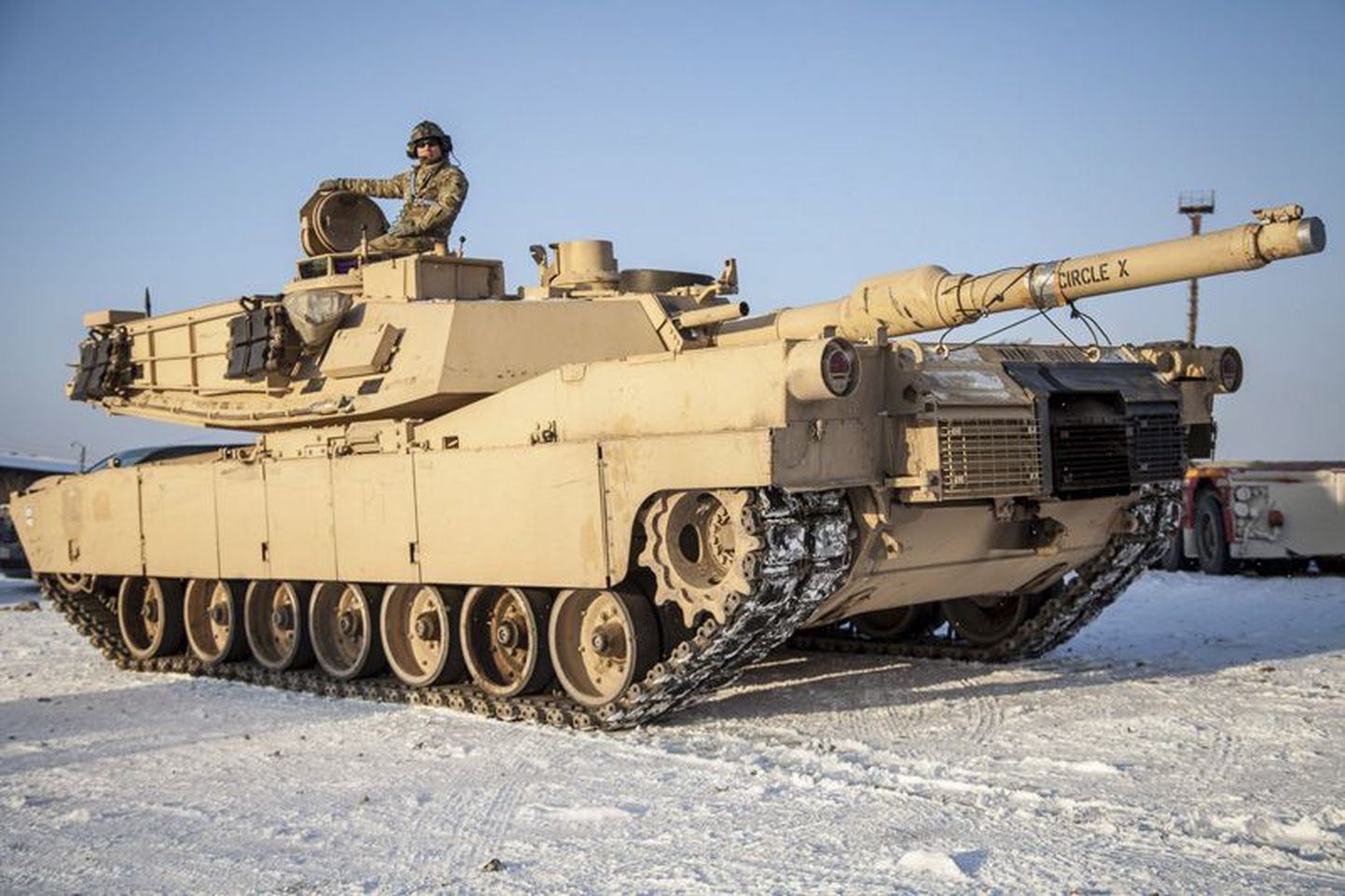 Tank Abrams M1A2 toodi Tapa sõjaväelinnakus.