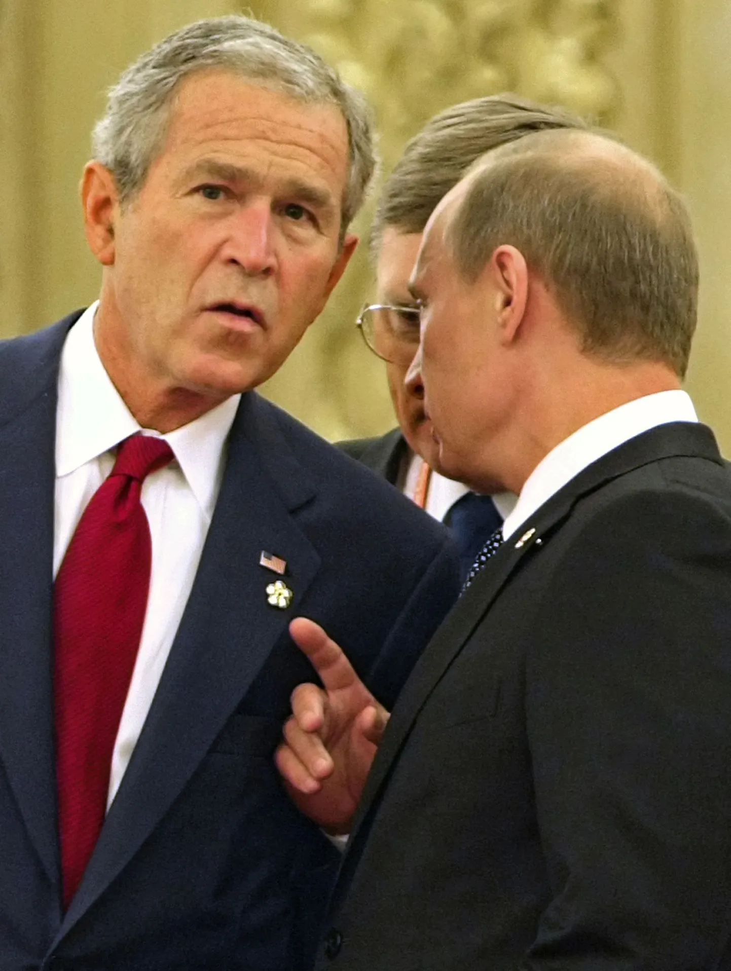 Venemaa peaminister Vladimir Putin vestlemas USA presidendi George W. Bushiga.